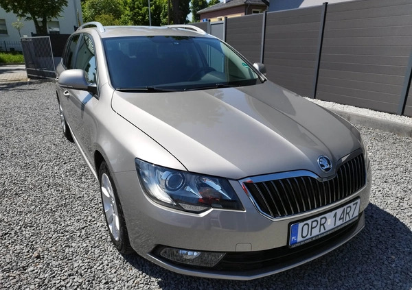 Skoda Superb cena 45900 przebieg: 207553, rok produkcji 2014 z Czerwieńsk małe 436